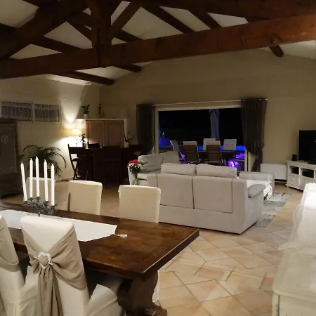 Bed and Breakfast Marines