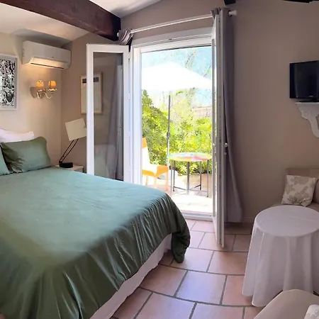 Bed and Breakfast Marines