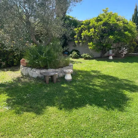 Bed and Breakfast Marines